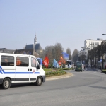 Distribution de tracts des salariés du CHU devant la mairie le 3 mars 2011 photo n°6 