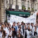 Manifestation des étudiants en médecine à Paris le 6 avril 2005 photo n°22 