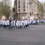 Manifestation des étudiants en médecine à Paris le 6 avril 2005 photo n°48 