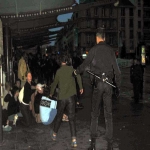 Evacuation du thtre municipal par la police le 30 juin 2003 photo n3 